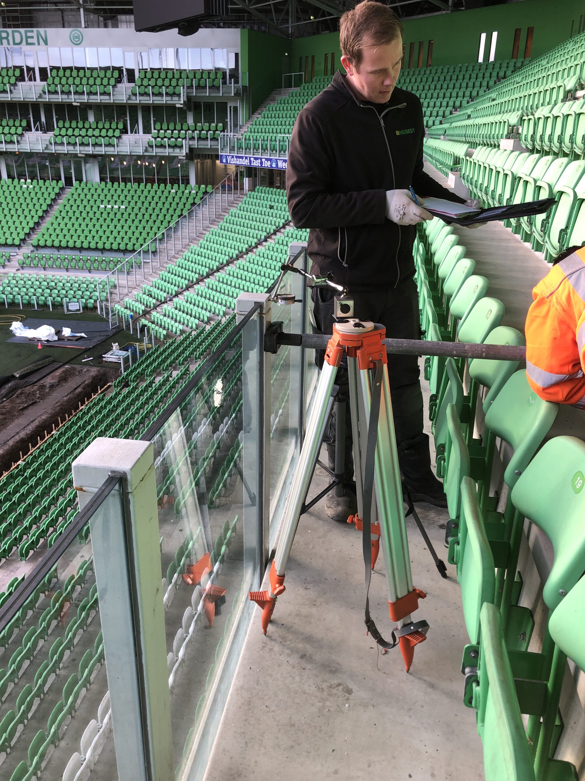 de inventarisatie van mogelijk kritieke punten van de constructie, risicogestuurde beoordeling en rapportage.