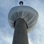 ingepakte euromast voor grootschalig onderhoud