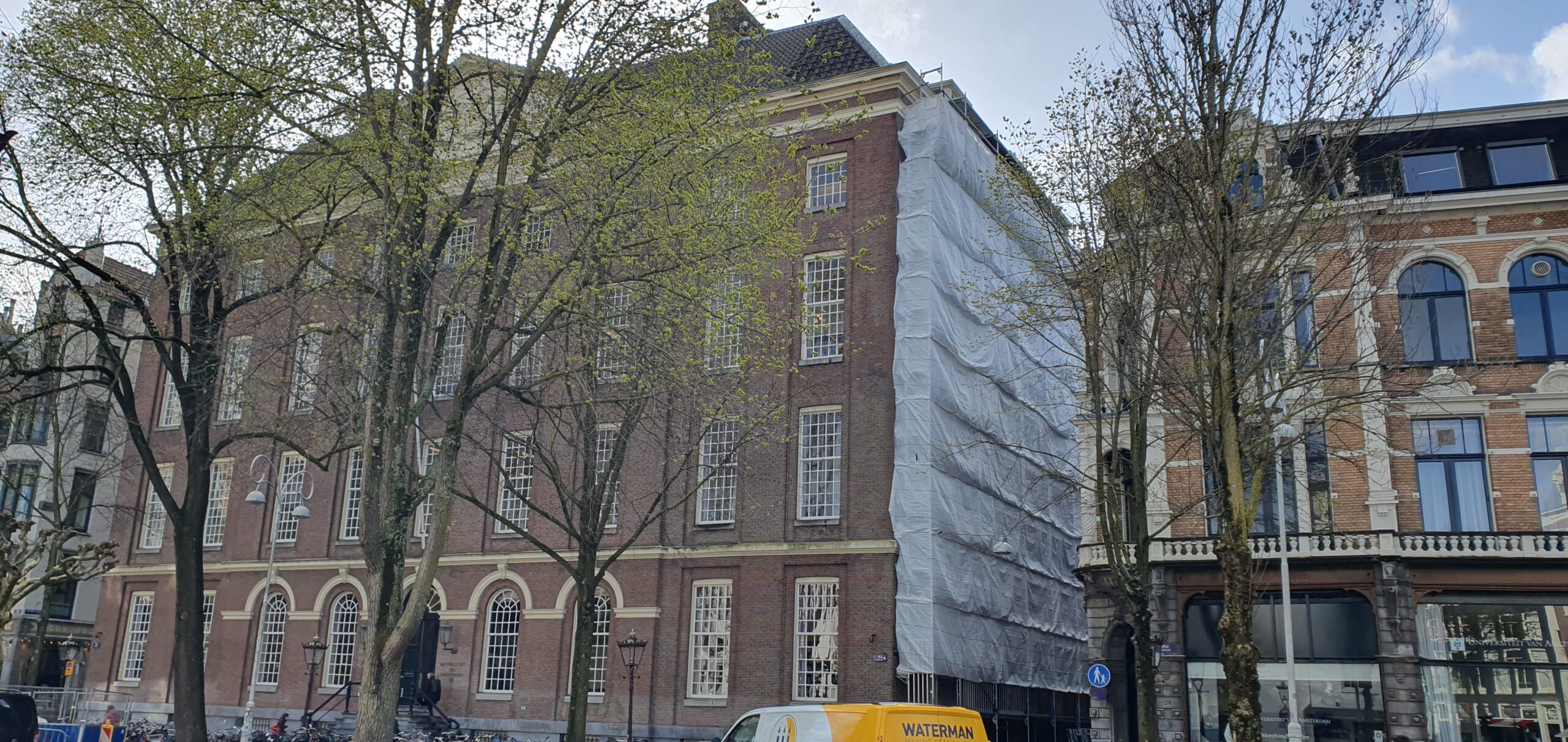 monumentale maagdenhuis te amsterdam